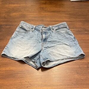 Levi's Light Blue Denim 80’s Mom Shorts Size 30